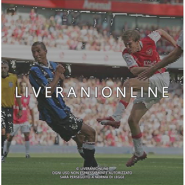 Alexandre Hleb scores his goal, 1-1 , Arsenal v Inter Milan , Emirates Cup, The Emirates Stadium, London, Date 280707, Picture by Ian Kington mobile 07884001265, (IPS PHOTO AGENCY) - 21 Delisle road - London SE28 0JD- tel: 020 88 55 1 008 - fax: 020 88 55 1037 - ISDN: 020 88 55 1039 English Premier and Football League images are only to be used in an editorial context, images are not allowed to be published on another internet site unless a licence has been obtained from DataCo Ltd +44 207 864 9121. AG ALDO LIVERANI