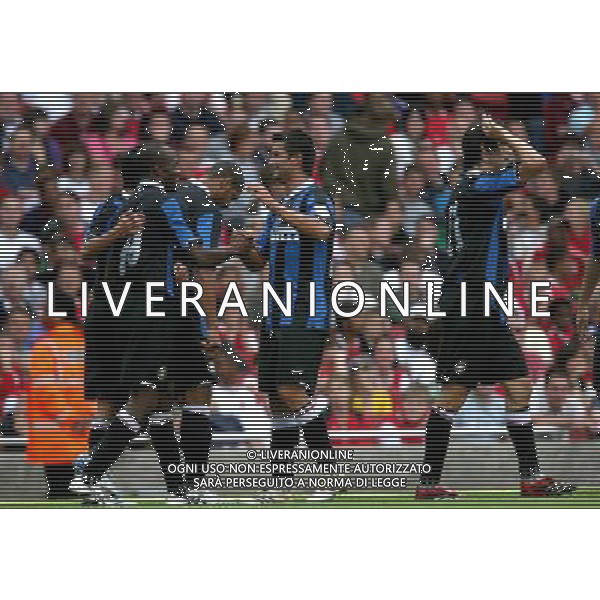 ARSENAL INTER TROFEO EMIRATES 29/07/2007 NELLA FOTO ABBRACCI INTER AG ALDOL IVERANI