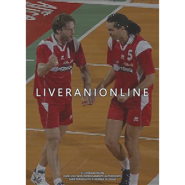 Campionato di pallavolo 2003/04 partita: Sysley - Gioia del Colle Foto: S.Rosa/Liverani nella foto:Pascual R. e Giretto G. - Telefonica