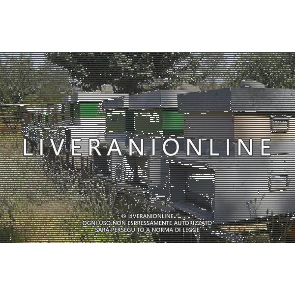 TORTONA - API NELLA FOTO: LE ARNIE ( CASSETTE COLORATE COMPOSTE DA 3 PARTI : SOTTO C\'E\' IL NIDO E SOPRA IL MELARIO, DIVISO DA UNA GRIGLIA CHE PERMETTE IL PASSAGGIO SOLO ALLE API OPERAIE) PH. ANDREA BUSI -ag aldo liverani