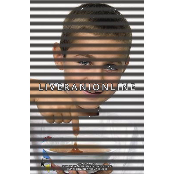 TORTONA - API NELLA FOTO: UN BIMBO GHIOTTO DI MIELE PH. ANDREA BUSI