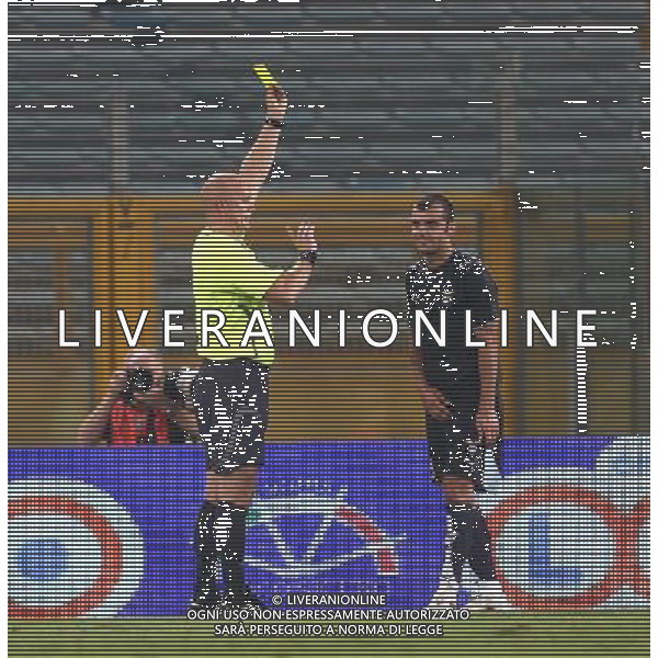 Roma (Stadio Olimpico) - 14 / 08 / 2007 - 3° turno preliminare Champhions League - Lazio Vs Dinamo Bucarest - nella foto: L\'arbitro Henning ammonisce Pandev per proteste ph Corradetti / ag. Aldo Liverani