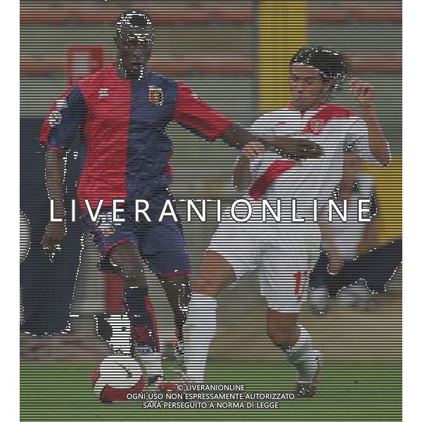 Genova 15 agosto 2007 Genoa - Grosseto primo turno coppa italia tim nella foto: Papa Waigo Ndiaye e Carboni foto Andry / Ag. Aldo Liverani