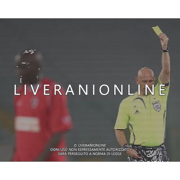 Roma (Stadio Olimpico) - 14 / 08 / 2007 - 3° turno preliminare Champhions League - Lazio Vs Dinamo Bucarest - nella foto: L\'arbitro HINNING ammonisce Blay ph Corradetti / ag. Aldo Liverani