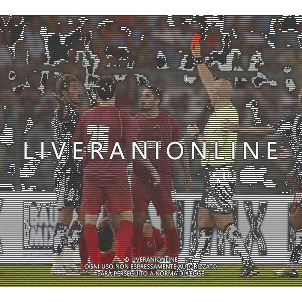 Roma (Stadio Olimpico) - 14 / 08 / 2007 - 3° turno preliminare Champhions League - Lazio Vs Dinamo Bucarest - nella foto: L\'arbitro Hinning espelle Valon BEHRAMI ph Corradetti / ag. Aldo Liverani