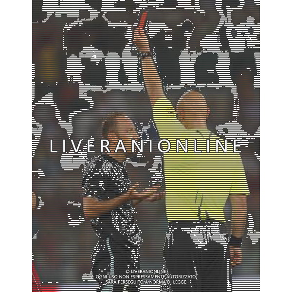 Roma (Stadio Olimpico) - 14 / 08 / 2007 - 3° turno preliminare Champhions League - Lazio Vs Dinamo Bucarest - nella foto: L\'arbitro Hinning espelle Massimo MUTARELLI ph Corradetti / ag. Aldo Liverani