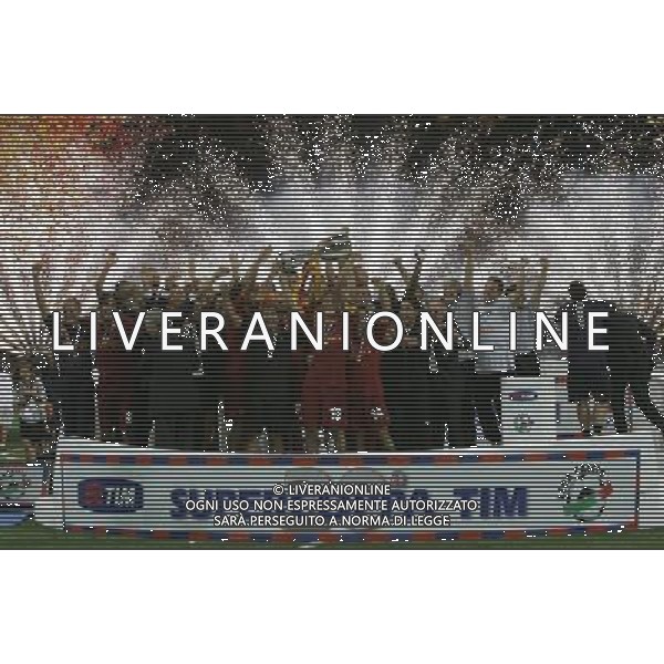 Inter - Roma SuperCoppa Italiana Milano 19/08/2007 Festeggiamenti dei giocatori della roma vincitori della Coppa nella foto Francesco Totti alza il trofeo ph Ag. Aldo Liverani