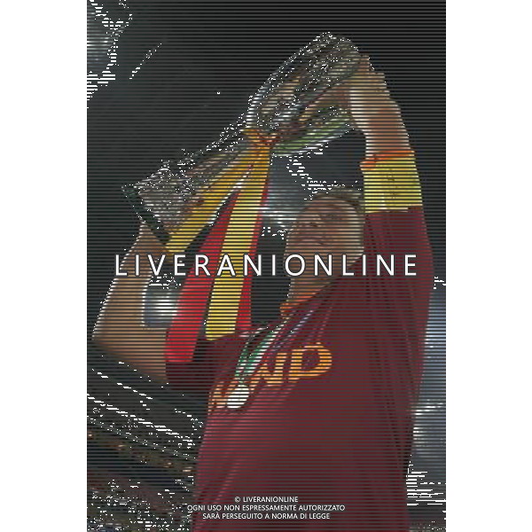 Milano 19 agosto 2007 Inter-Roma Supercoppa Italiana 2007 nella foto: Totti Francesco con la supercoppa italiana foto Andry / Ag. Aldo Liverani