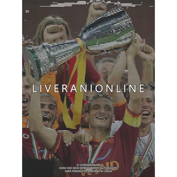 Milano 19 agosto 2007 Inter-Roma Supercoppa Italiana 2007 nella foto: Totti Francesco con la supercoppa italiana foto Andry / Ag. Aldo Liverani