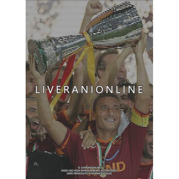 Milano 19 agosto 2007 Inter-Roma Supercoppa Italiana 2007 nella foto: Totti Francesco con la supercoppa italiana foto Andry / Ag. Aldo Liverani