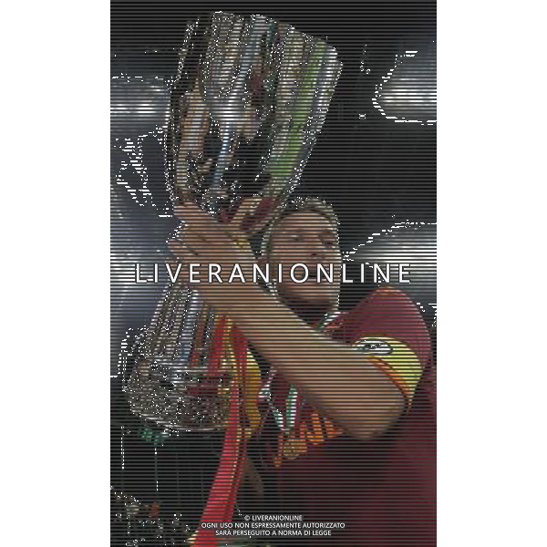 Milano 19 agosto 2007 Inter-Roma Supercoppa Italiana 2007 nella foto: Totti Francesco con la supercoppa italiana foto Andry / Ag. Aldo Liverani