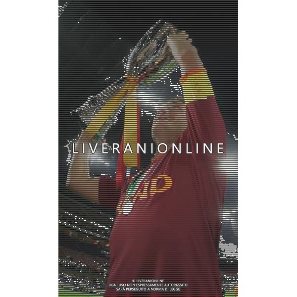 Milano 19 agosto 2007 Inter-Roma Supercoppa Italiana 2007 nella foto: Totti Francesco con la supercoppa italiana foto Andry / Ag. Aldo Liverani