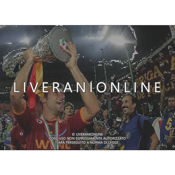 Milano 19 agosto 2007 Inter-Roma Supercoppa Italiana 2007 nella foto: Vucinic Mirko con la supercoppa italiana foto Andry / Ag. Aldo Liverani