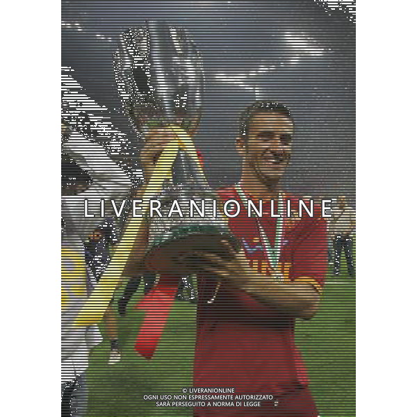 Milano 19/08/2007 Supercoppa Italiana 2007 inter-roma 0:1 nella foto panucci con la coppa ph marco luzzani/ag aldo liverani s.a.s.
