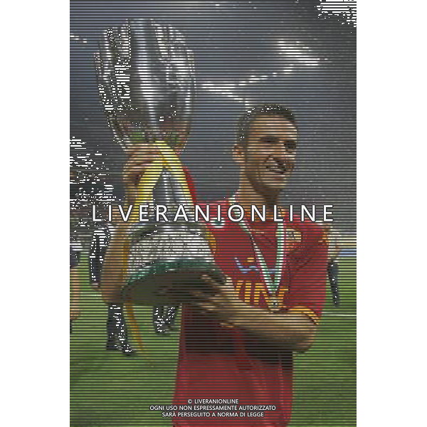 Milano 19/08/2007 Supercoppa Italiana 2007 inter-roma 0:1 nella foto panucci con la coppa ph marco luzzani/ag aldo liverani s.a.s.