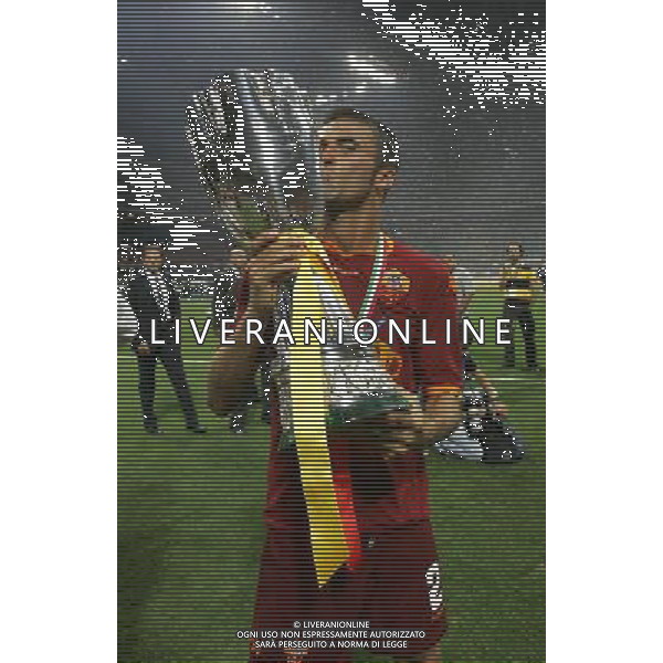 Milano 19/08/2007 Supercoppa Italiana 2007 inter-roma 0:1 nella foto panucci con la coppa ph marco luzzani/ag aldo liverani s.a.s.