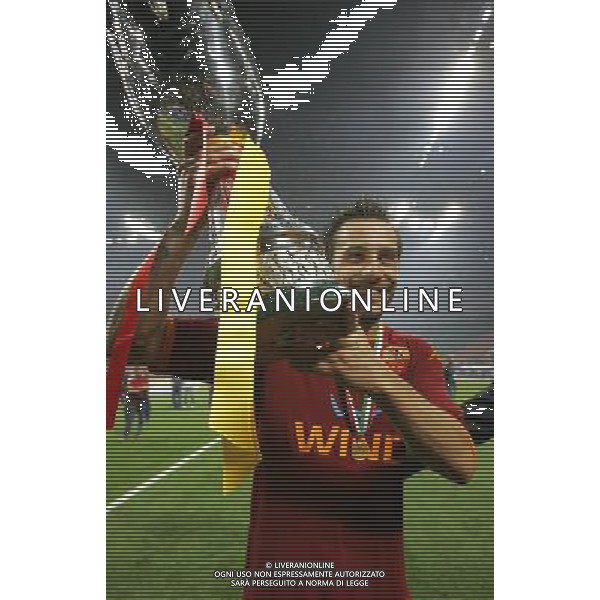 Milano 19/08/2007 Supercoppa Italiana 2007 inter-roma 0:1 nella foto cassetti con la coppa ph marco luzzani/ag aldo liverani s.a.s.