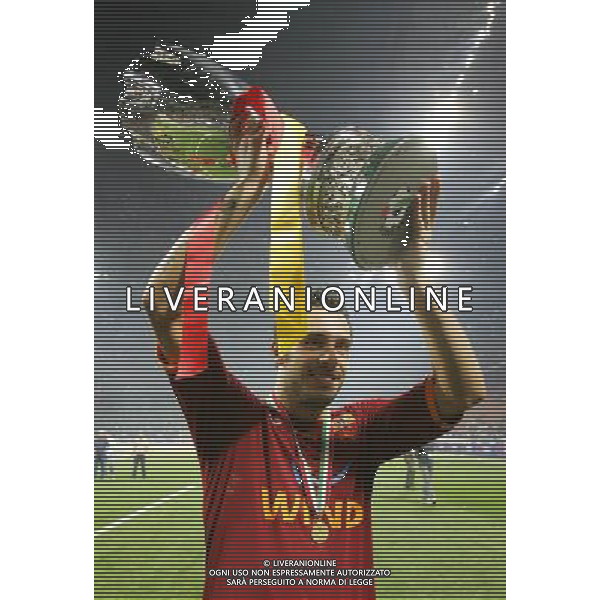 Milano 19/08/2007 Supercoppa Italiana 2007 inter-roma 0:1 nella foto cassetti con la coppa ph marco luzzani/ag aldo liverani s.a.s.