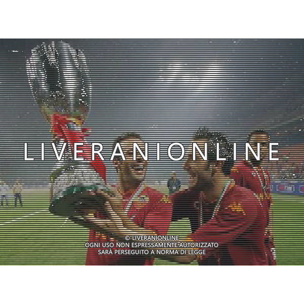 Milano 19/08/2007 Supercoppa Italiana 2007 inter-roma 0:1 nella foto cassetti e giuly con la coppa ph marco luzzani/ag aldo liverani s.a.s.