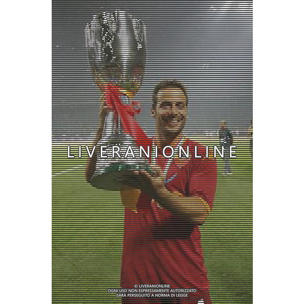 Milano 19/08/2007 Supercoppa Italiana 2007 inter-roma 0:1 nella foto giuly con la coppa ph marco luzzani/ag aldo liverani s.a.s.