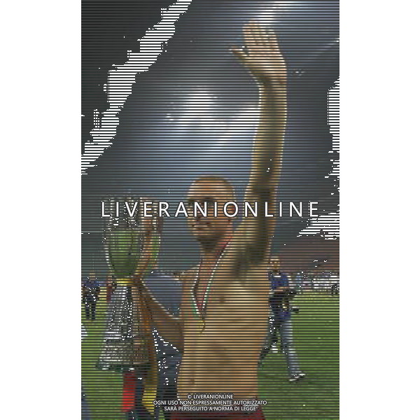 Milano 19/08/2007 Supercoppa Italiana 2007 inter-roma 0:1 nella foto de rossi con la coppa ph marco luzzani/ag aldo liverani s.a.s.