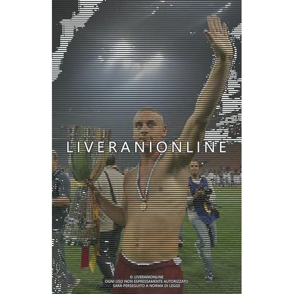 Milano 19/08/2007 Supercoppa Italiana 2007 inter-roma 0:1 nella foto de rossi con la coppa ph marco luzzani/ag aldo liverani s.a.s.