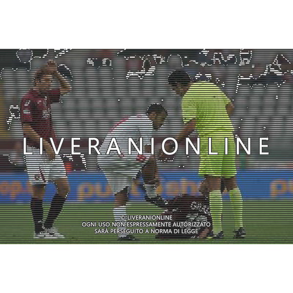 Torino Rimini Coppa Italia Tim Cup 2007/2008 29-08-2007 Nella foto: adrian ricchiuti mostra all\'arbitro i colpi subiti da bottone ©Falzone/Press Photo/Ag. Aldo Liverani Sas