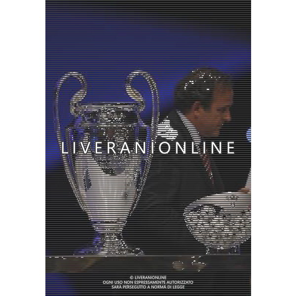 Sorteggio Champions League Monaco Montecarlo 30/08/2007 nella foto platini michel con la Coppa ph Luzzani/Ag. Aldo Liverani Sas