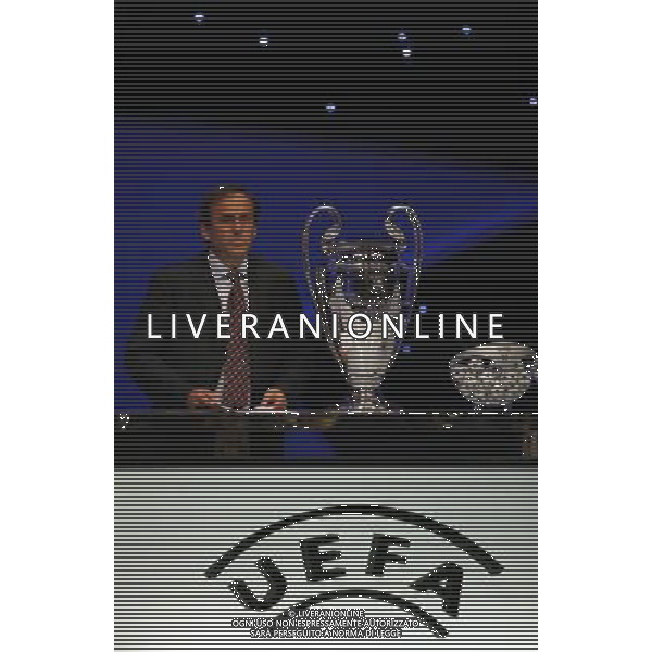 Sorteggio Champions League Monaco Montecarlo 30/08/2007 nella foto platini michel con la Coppa ph Luzzani/Ag. Aldo Liverani Sas