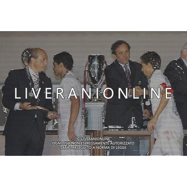 Milan - Siviglia SuperCoppa Europea Monaco Montecarlo 31/08/2007 Premiazione e festeggiamenti dei giocatori del Milan vincitori della Coppa nella foto Michel Platini con i giocatori del Siviglia ph Ag. Aldo liverani