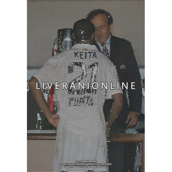 Milan - Siviglia SuperCoppa Europea Monaco Montecarlo 31/08/2007 Premiazione e festeggiamenti dei giocatori del Milan vincitori della Coppa nella foto Michel Platini con i giocatori del Siviglia ph Ag. Aldo liverani