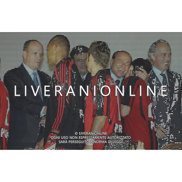 Milan - Siviglia SuperCoppa Europea Monaco Montecarlo 31/08/2007 Premiazione e festeggiamenti dei giocatori del Milan vincitori della Coppa nella foto Silvio Berlusconi con il Principe Alberto di Monaco si congratula con i suoi giocatori ph Ag. Aldo liverani