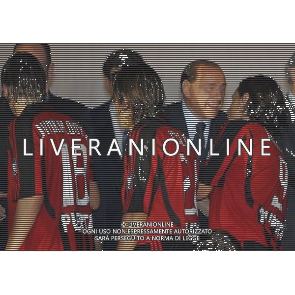 Milan - Siviglia SuperCoppa Europea Monaco Montecarlo 31/08/2007 Premiazione e festeggiamenti dei giocatori del Milan vincitori della Coppa nella foto Silvio Berlusconi si congratula con i suoi giocatori ph Ag. Aldo liverani