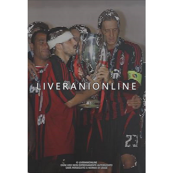 Milan - Siviglia SuperCoppa Europea Monaco Montecarlo 31/08/2007 Premiazione e festeggiamenti dei giocatori del milan vincitore della Coppa nella foto Massimo Ambrosini con Gennaro gattuso che bacia la Coppa ph Ag. Aldo liverani