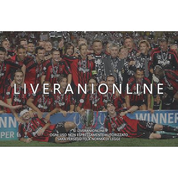 Milan - Siviglia SuperCoppa Europea Monaco Montecarlo 31/08/2007 Premiazione e festeggiamenti dei giocatori del milan vincitore della Coppa nella foto la squadra con la Coppa ph Ag. Aldo liverani