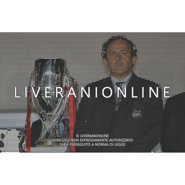 Montecarlo Monaco 31-08-2007 supercoppa europea 2006/07 milan-siviglia 3:1 nella foto michel platini con la supercoppa ph marco luzzani/ag aldo liverani s.a.s.