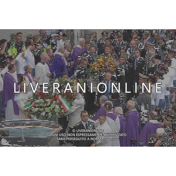 Funerale di Luciano Pavarotti nel Duomo di Modena 08/09/2007 nella foto l\'uscita del feretro Ph Gazzaniga/Agenzia Aldo Liverani Sas 