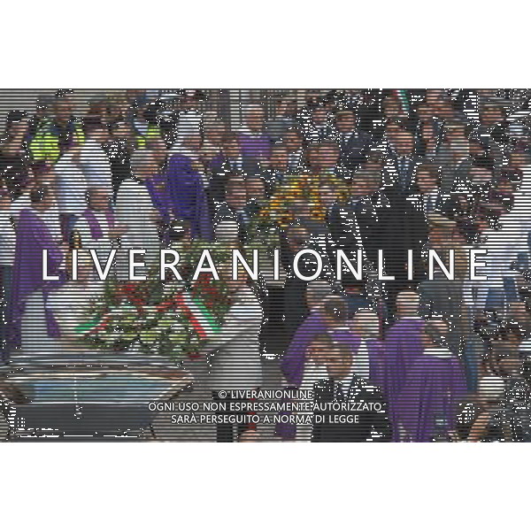 Funerale di Luciano Pavarotti nel Duomo di Modena 08/09/2007 nella foto l\'uscita del feretro Ph Gazzaniga/Agenzia Aldo Liverani Sas 