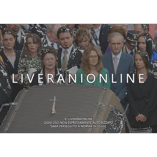 Funerale di Luciano Pavarotti nel Duomo di Modena 08/09/2007 nella foto l\'uscita del feretro e dietro le figlie con Nicoletta Mantovani la seconda moglie Ph Gazzaniga/Agenzia Aldo Liverani Sas 