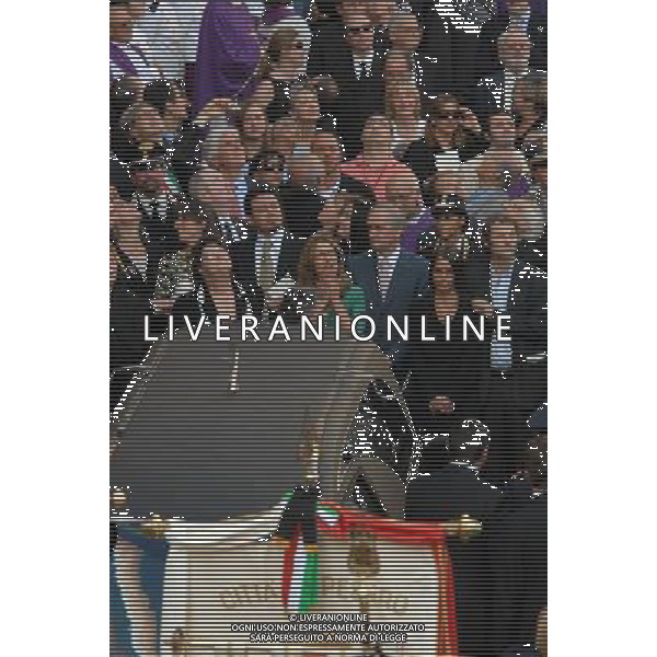 Funerale di Luciano Pavarotti nel Duomo di Modena 08/09/2007 nella foto l\'uscita del feretro e Nicoletta Mantovani la seconda moglie Ph Gazzaniga/Agenzia Aldo Liverani Sas 