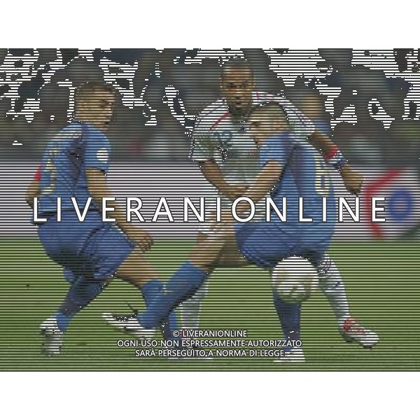 Italia - Francia Qualificazioni Europei 2008 08/09/2007 nella foto Thierry Henry con Fabio Cannavaro e Gennaro Gattuso ph Agenzia Aldo Liverani Sas