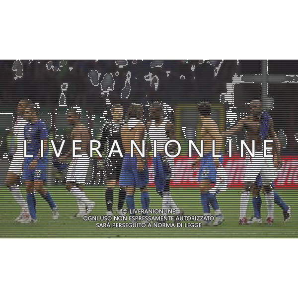 Italia - Francia Qualificazioni Europei 2008 08/09/2007 nella foto stretta di mano e saluti dei giocatori a fine gara ph Agenzia Aldo Liverani Sas