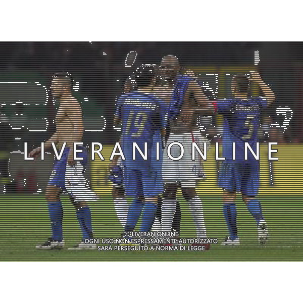 Italia - Francia Qualificazioni Europei 2008 08/09/2007 nella foto stretta di mano e saluti dei giocatori a fine gara ph Agenzia Aldo Liverani Sas