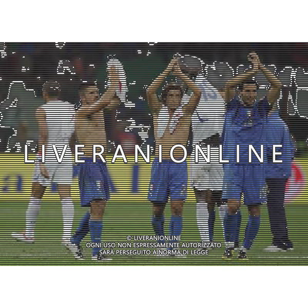 Italia - Francia Qualificazioni Europei 2008 08/09/2007 nella foto stretta di mano e saluti dei giocatori a fine gara ph Agenzia Aldo Liverani Sas