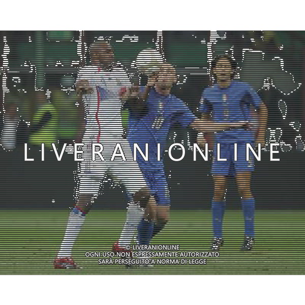 Milano 08-09-2007 Qualificazioni Europei 2008 italia-francia 0:0 nella foto vieira e de rossi ph marco luzzani/ag aldo liverani s.a.s.