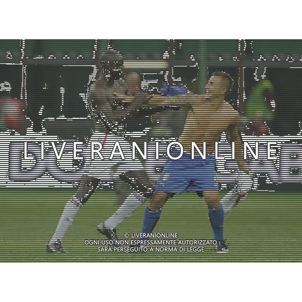 Milano 08-09-2007 Qualificazioni Europei 2008 italia-francia 0:0 nella foto cannavaro fabio e thuram lilian si contendono la maglia francese ph marco luzzani/ag aldo liverani s.a.s.