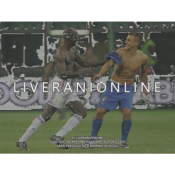 Milano 08-09-2007 Qualificazioni Europei 2008 italia-francia 0:0 nella foto cannavaro fabio e thuram lilian si contendono la maglia francese ph marco luzzani/ag aldo liverani s.a.s.