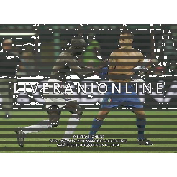 Milano 08-09-2007 Qualificazioni Europei 2008 italia-francia 0:0 nella foto cannavaro fabio e thuram lilian si contendono la maglia francese ph marco luzzani/ag aldo liverani s.a.s.