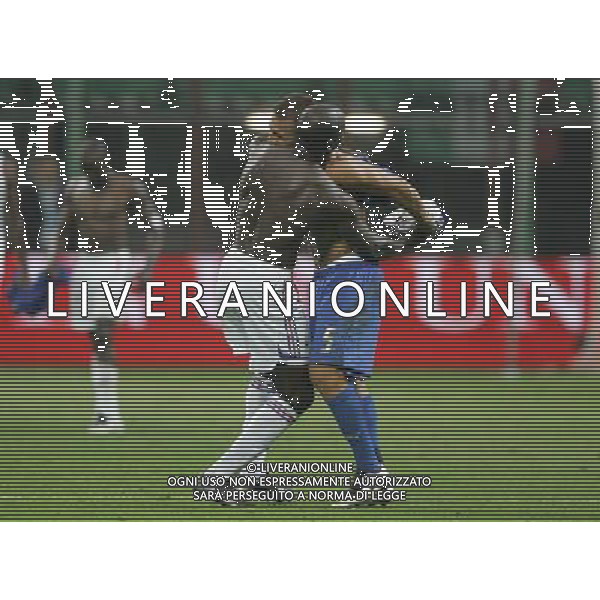 Milano 08-09-2007 Qualificazioni Europei 2008 italia-francia 0:0 nella foto fabio cannavaro e lilian thuram si contendono la maglia francese ph marco luzzani/ag aldo liverani s.a.s.