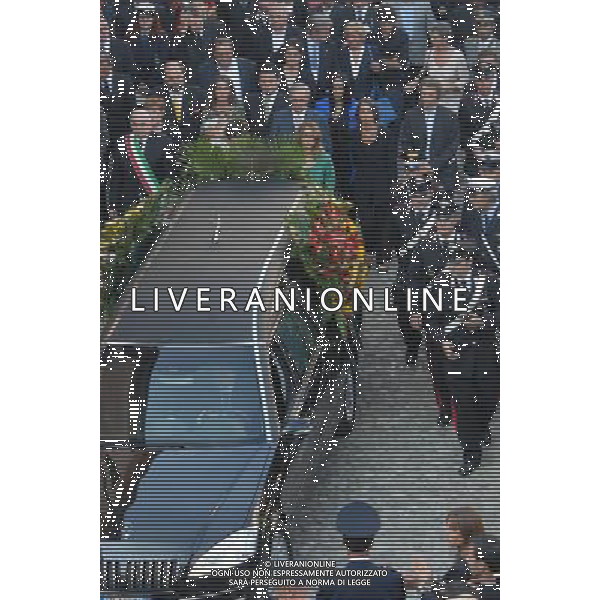 Funerale di Luciano Pavarotti Modena 08-09-2007 nella foto Nicoletta Mantovani la seconda moglie dietro al feretro Ph Gazzaniga/Ag. Aldo Liverani sas
